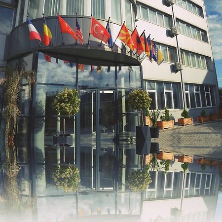 Suto Orizari Hotel & Resort Bon Bon מראה חיצוני תמונה