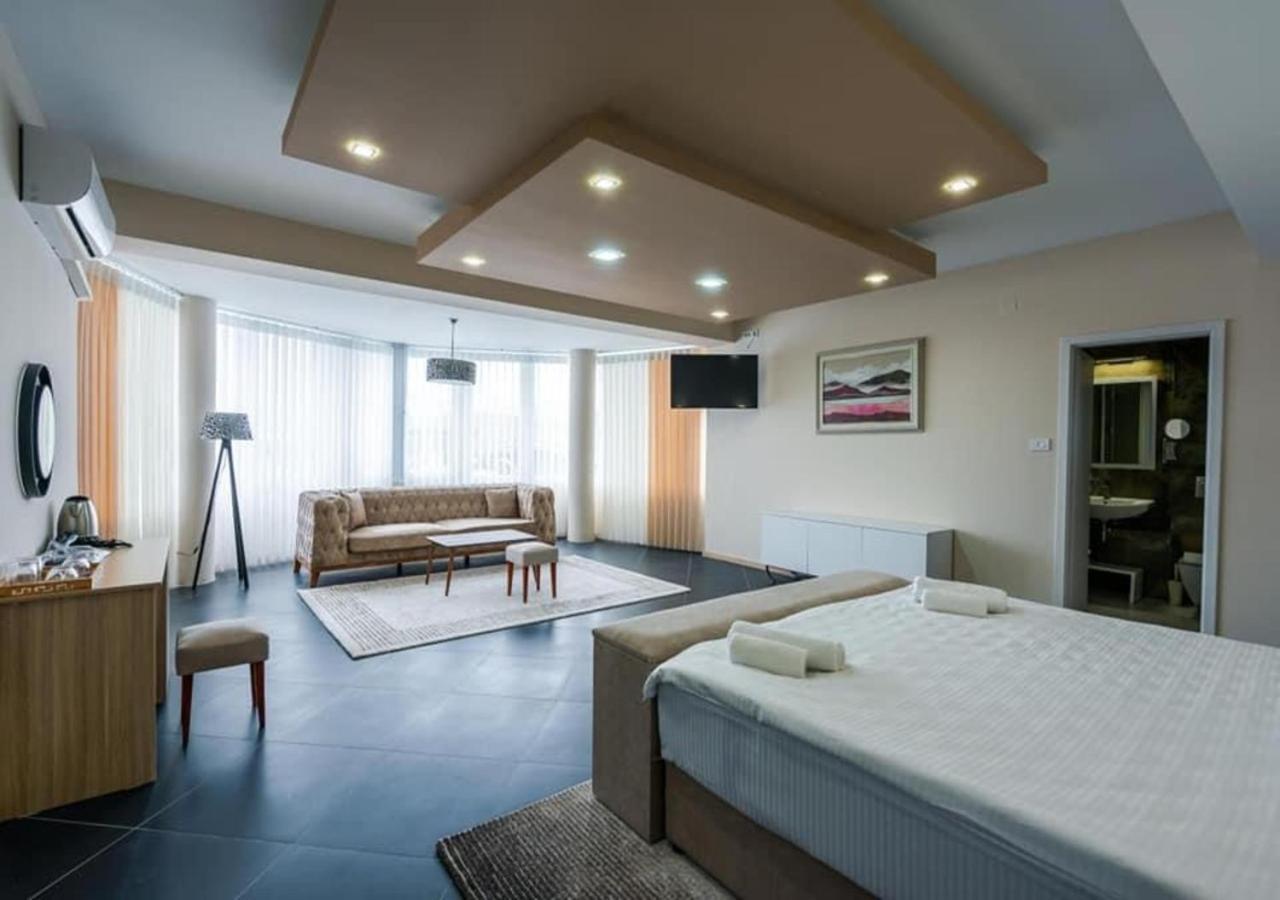 Suto Orizari Hotel & Resort Bon Bon מראה חיצוני תמונה