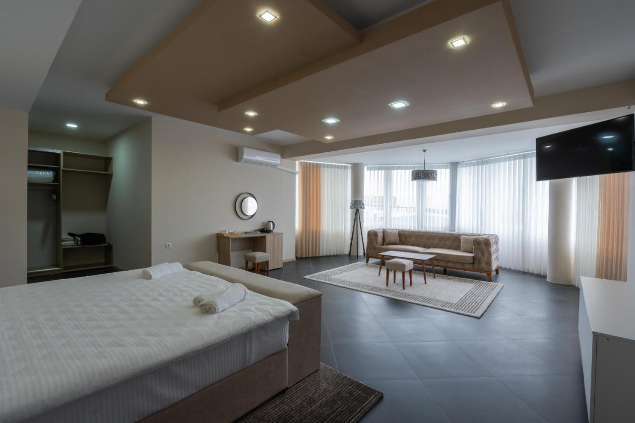 Suto Orizari Hotel & Resort Bon Bon מראה חיצוני תמונה